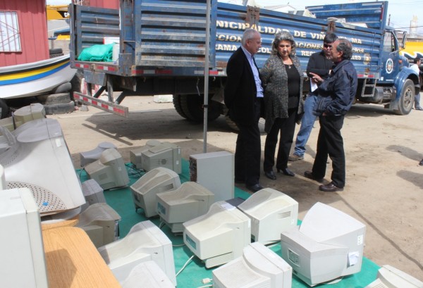 Alcaldesa Virginia Reginato, reciclaje pc 4