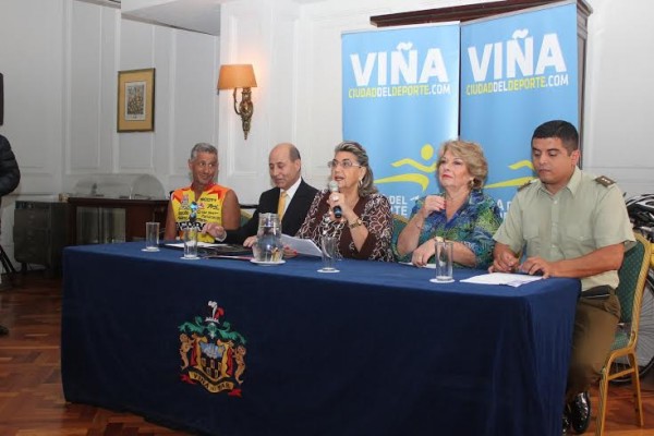 Alcaldesa Virginia Reginato, lanzamiento triatlón 2015, 2