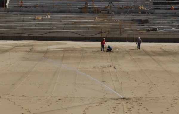 Alcaldesa Virginia Reginato riego estadio 03