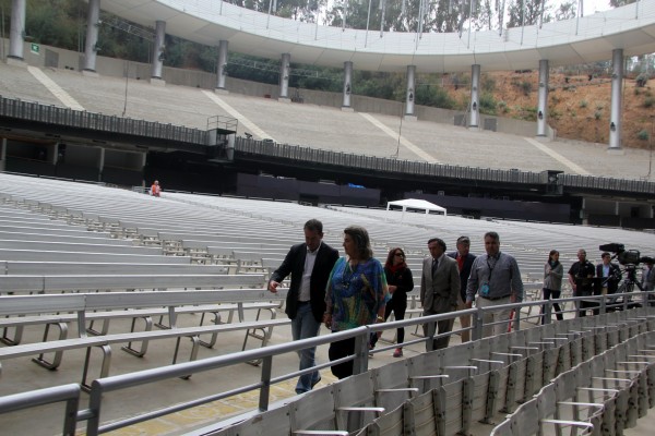 Alcaldesa Virginia Reginato, entrega resolucion 3