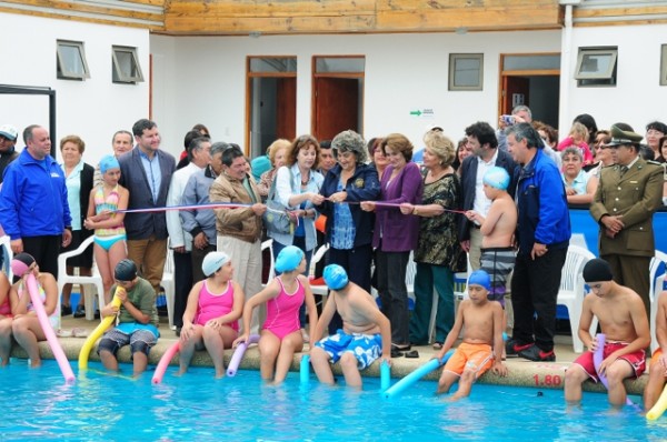 Alcaldesa Virginia Reginato, inauguracion piscina miraflores 1