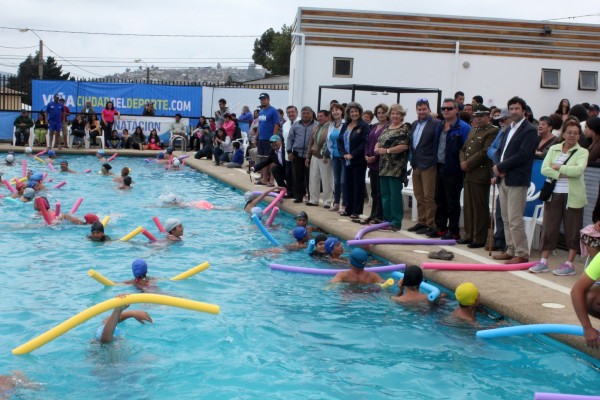 Alcaldesa Virginia Reginato, inauguracion piscina miraflores 2