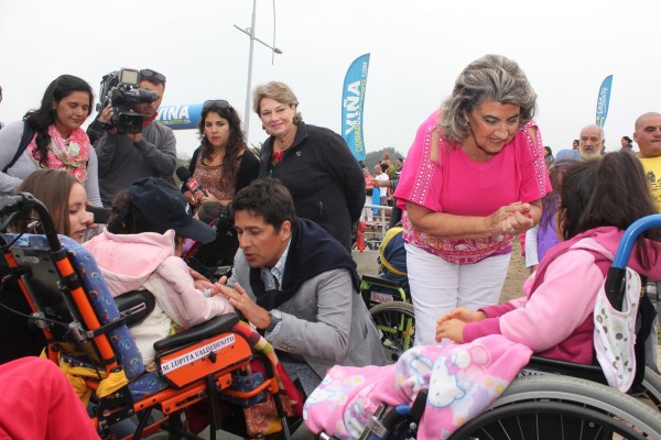 Alcaldesa Virginia Reginato, zumbA con Rafael Araneda 1