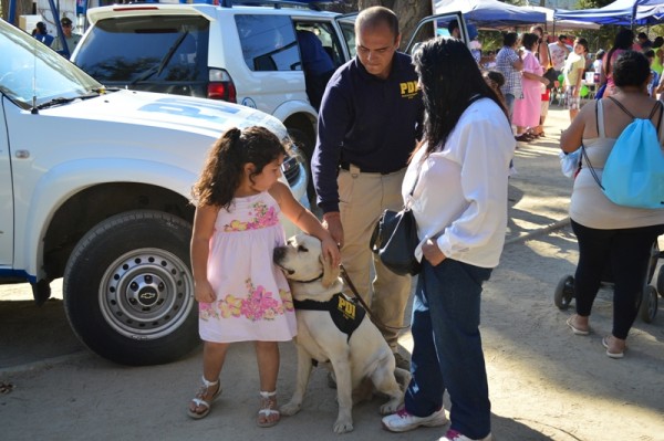 El perro de la unidad antinarcóticos fue el favorito de los niños