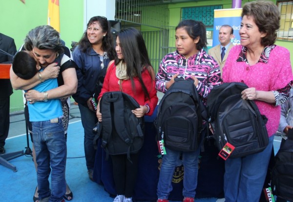 Alcaldesa Virginia Reginato - Entrega Útiles_04