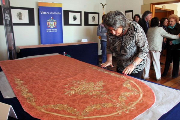 Alcaldesa Virginia Reginato, textiles palacio rioja 1