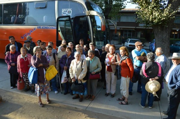 El grupo de 40 adultos mayores recorren la Ruta de los Poetas