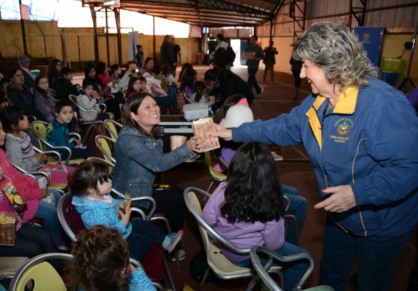 Alcaldesa Virginia Reginato, cine en tu barrio 1