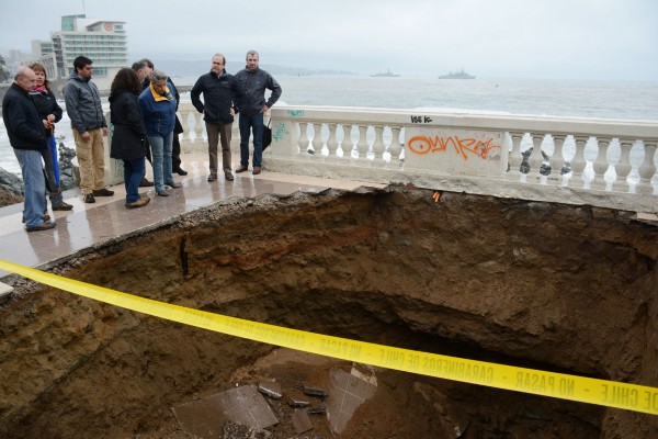 Alcaldesa Virginia Reginato, socavon Av Marina 2.jpg