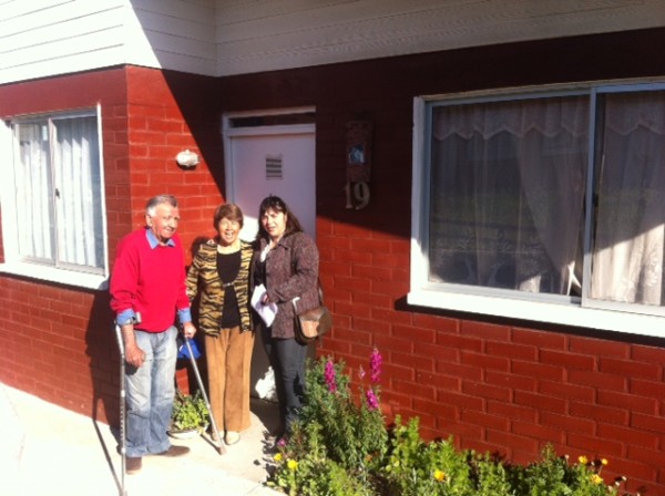 El despliegue en terreno implica llegar a la propia casa de los beneficiarios que tienen dificultades para movilizarse.​