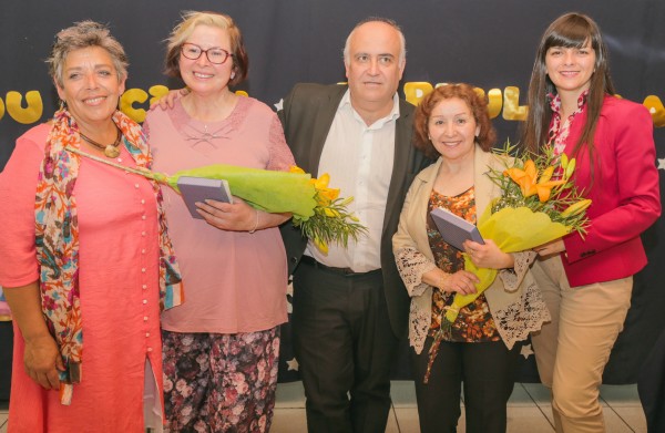 Alcalde Viñambres junto a  Directora Regional Junji junto a funcionarias que se acogieron a retiro
