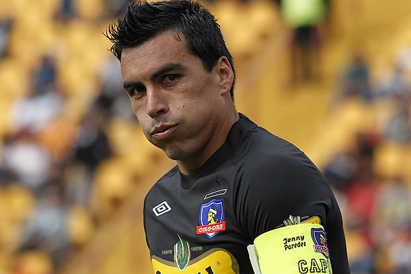 FUTBOL, LA CALERA VS COLO COLO OCTAVA FECHA, CAMPEONATO CLAUSURA 2011. EL JUGADOR DE COLO COLO ESTEBAN PAREDES, SE LAMENTA TRAS DESPERDICIAR UNA OCASION DE GOL CONTRA LA CALERA DURANTE EL PARTIDO DE PRIMERA DIVISION JUGADO EN EL ESTADIO SANTA LAURA. 17/09/2011 SANTIAGO, CHILE. ANDRES PINA/PHOTOSPORT FOOTBALL, UNIVERSIDAD DE CHILE VS COBRESAL 8TH DATE, CLOSURE CHAMPIONSHIP 2011. COLO COLO'S PLAYER ESTEBAN PAREDES, REACTS AFTER WASTING A CHANCE OF GOAL AGAINST LA CALERA DURING A FIRST DIVISION FOOTBALL MATCH HELD AT SANTA LAURA STADIUM IN SANTIAGO, CHILE. 17/09/2011 ANDRES PINA/PHOTOSPORT