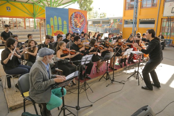 Pancho Sazo junto a Orquesta Sinfónica Popular de Quilpué