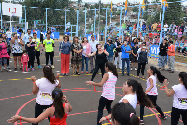 Alcaldesa Virginia Reginato, cancha rene schneider 4