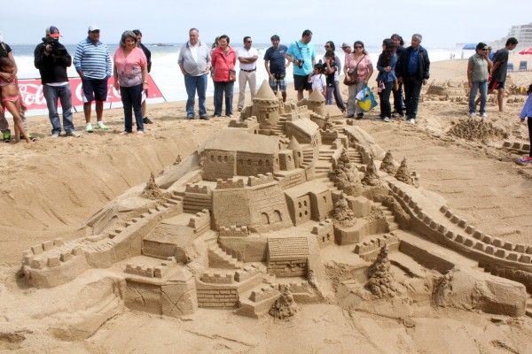 Alcaldesa Virginia Reginato, concurso castillos de arena