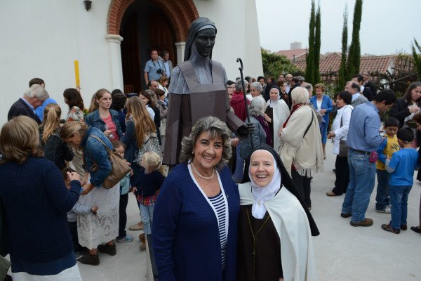 Alcaldesa Virginia Reginato, bendicion imagen santa teresa 3