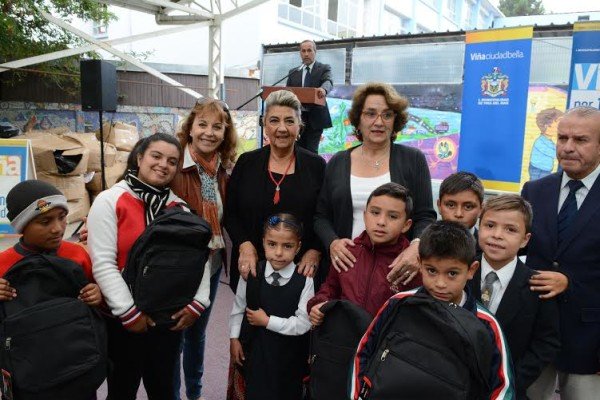 Alcaldesa Virginia Reginato, entrega útiles 2016, 2