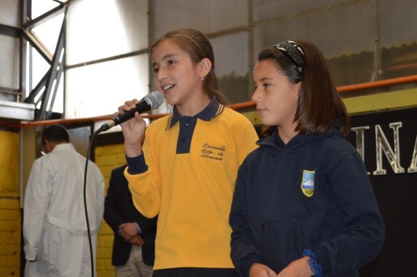 Con dos hermosos poemas también se hizo homenaje a Gabriela Mistral