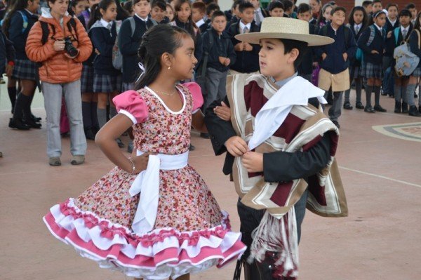 Con nuestro baile nacional la cueca se dió inicio al año escolar en la Capital Folclórica de Chile