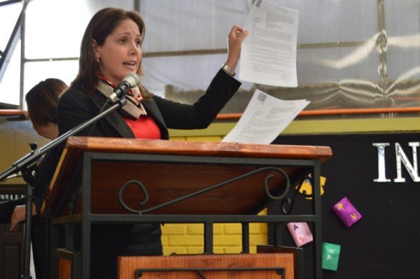 La alcaldesa Macarena Santelices da a conocer la resolución del MINEDUC