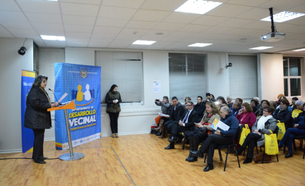 Alcaldesa Virginia Reginato, escuela formacion comunitaria 1