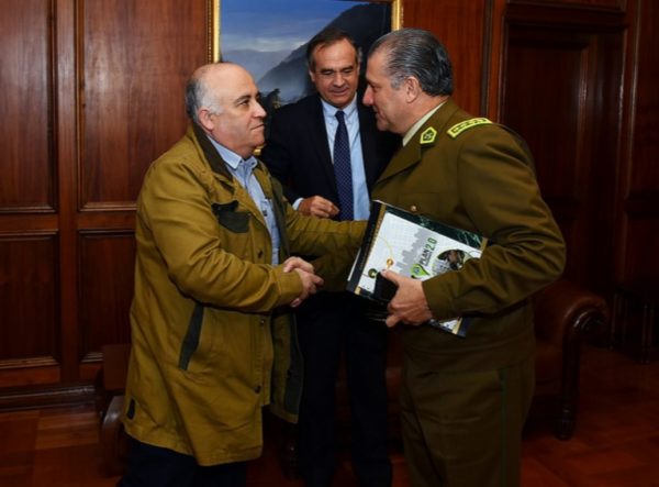 Reu Alcalde Viñambres con General Director de Carabineros
