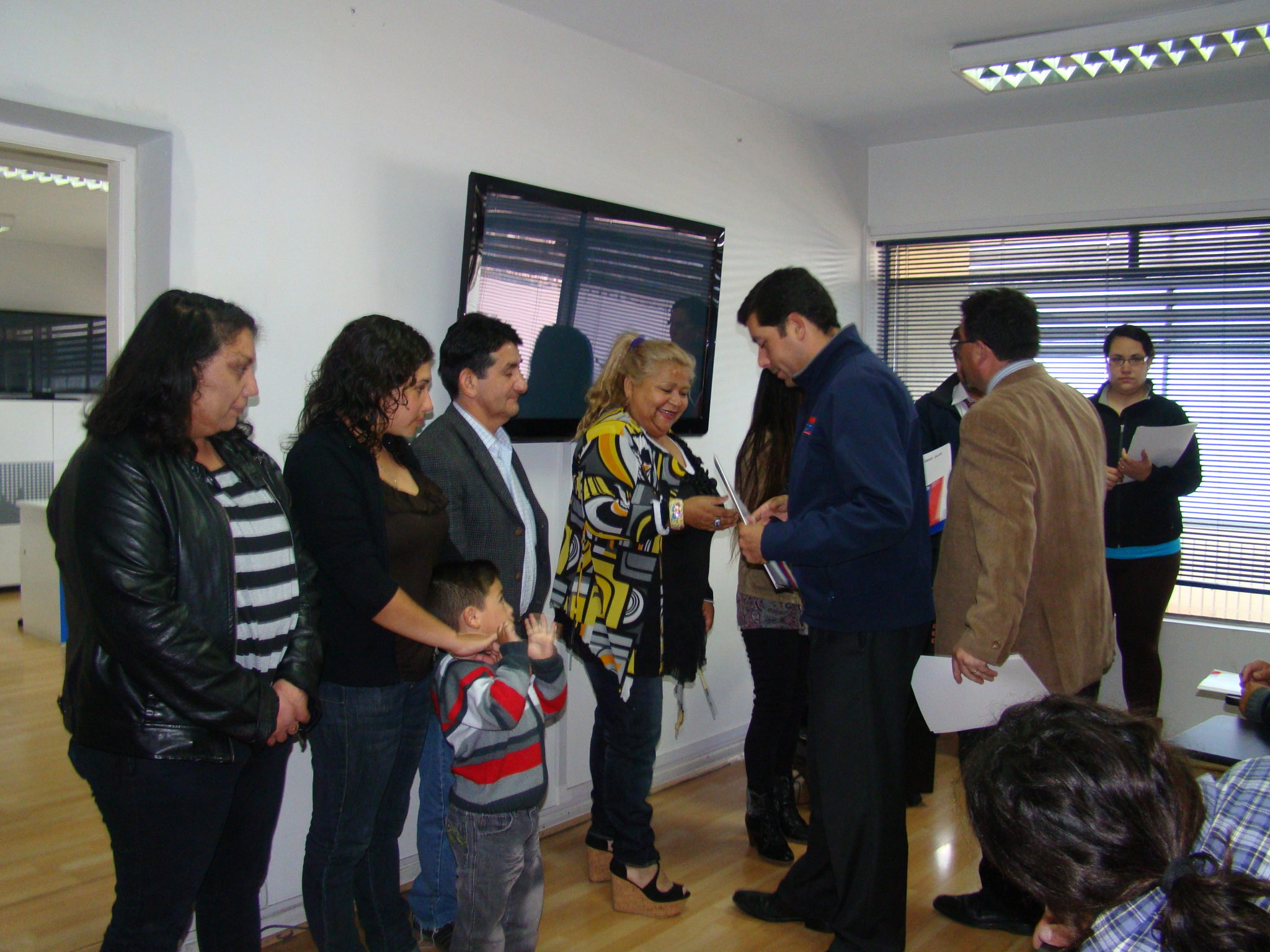 34 DAMNIFICADOS DE LOS INCENDIOS DE RODELILLO, PLACERES Y MARIPOSA FUERON BENEFICIADOS POR SERCOTEC.