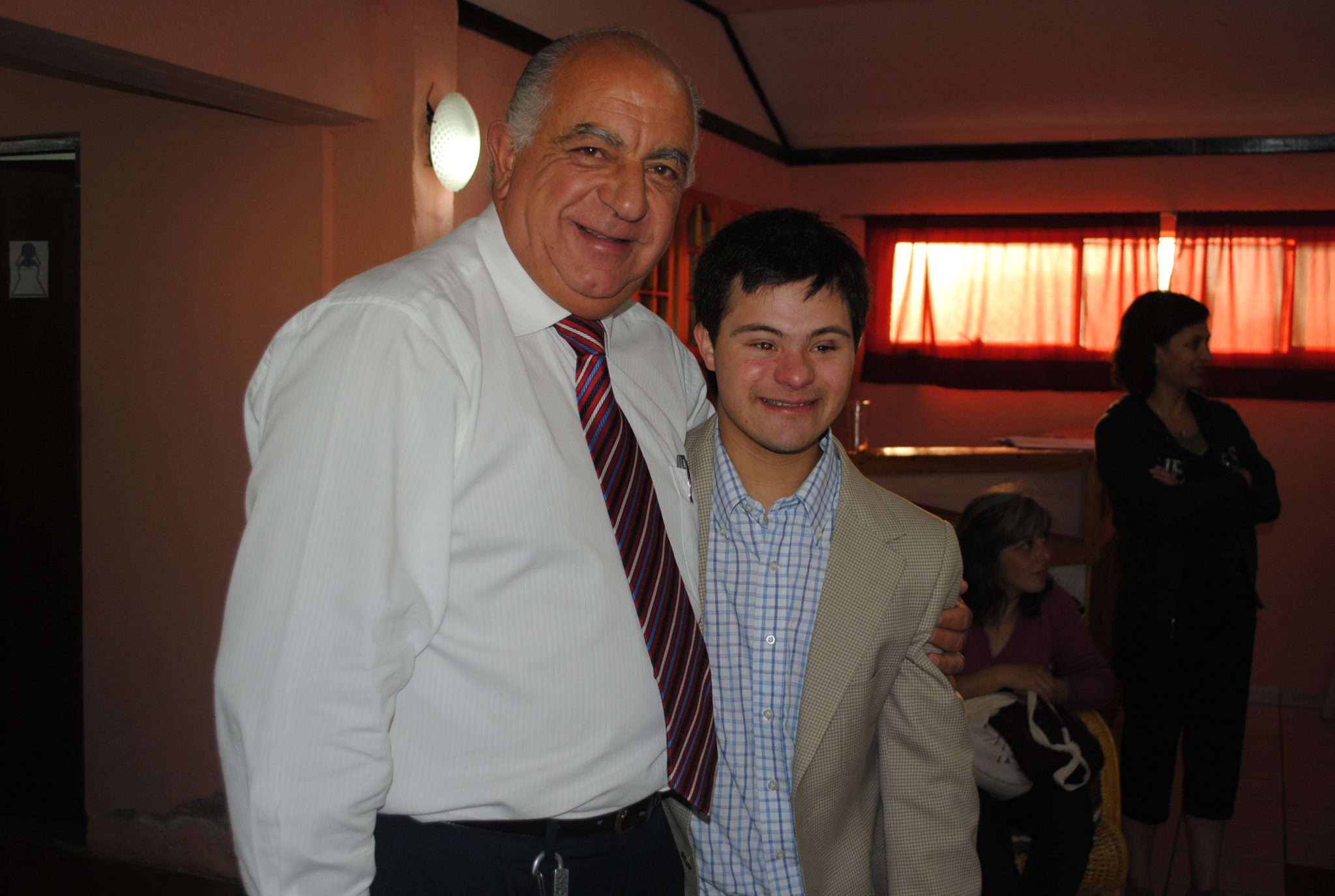 Jóven de 23 años realiza exitosa exposición de arte en Villa Alemana