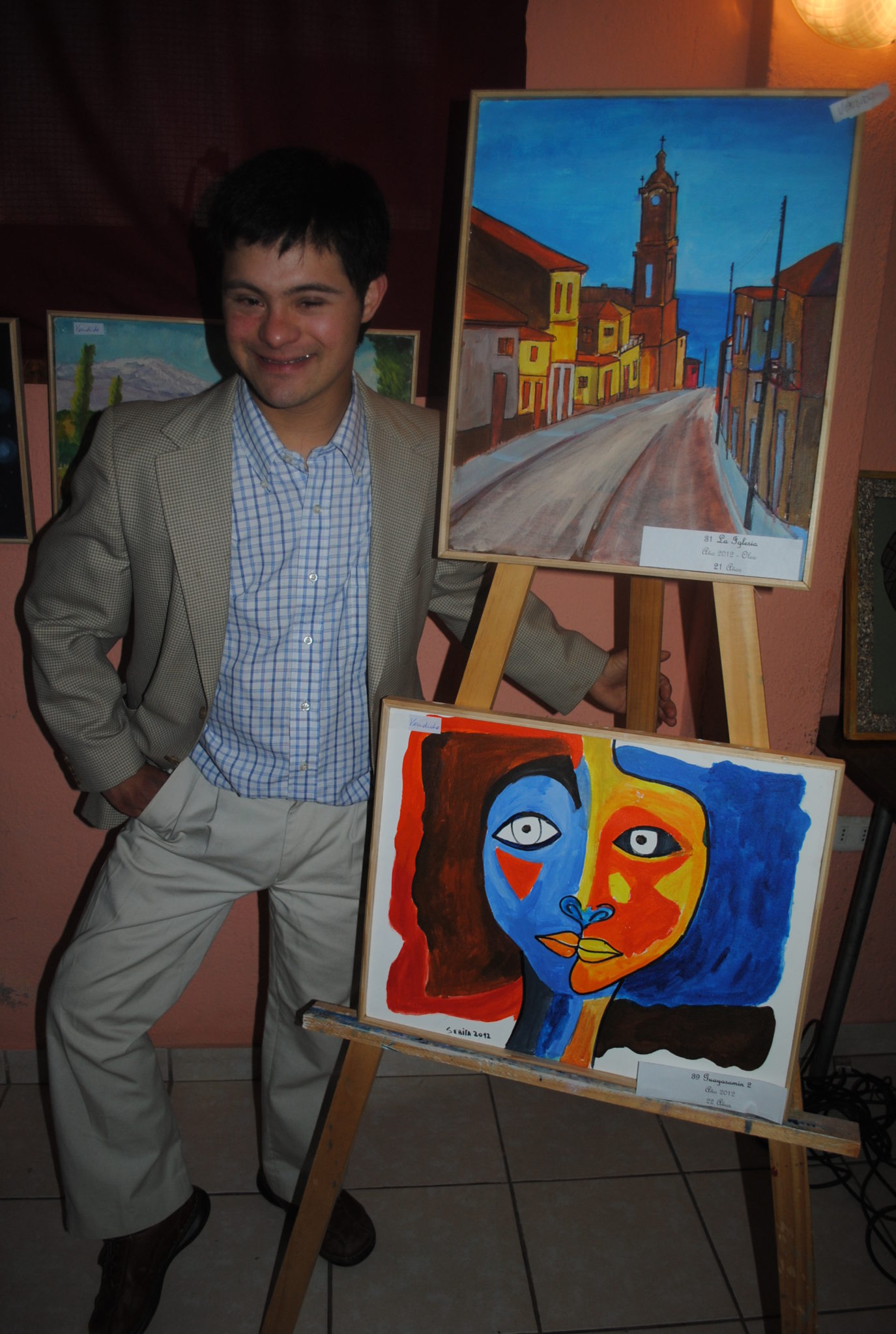 Jóven de 23 años realiza exitosa exposición de arte en Villa Alemana