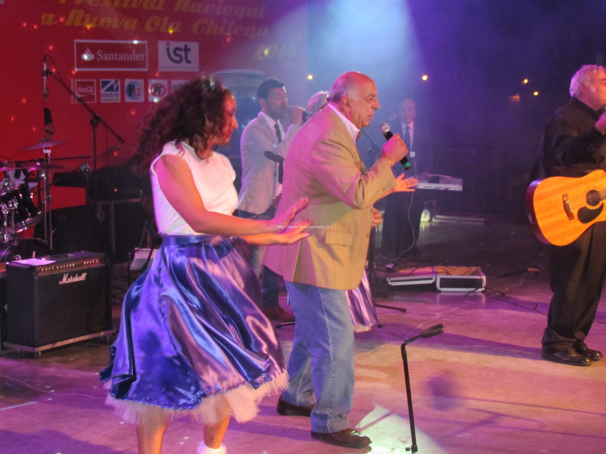 Patricio Molina, interpretando “Ayer la vi” es el ganador del IV Festival de la Nueva Ola