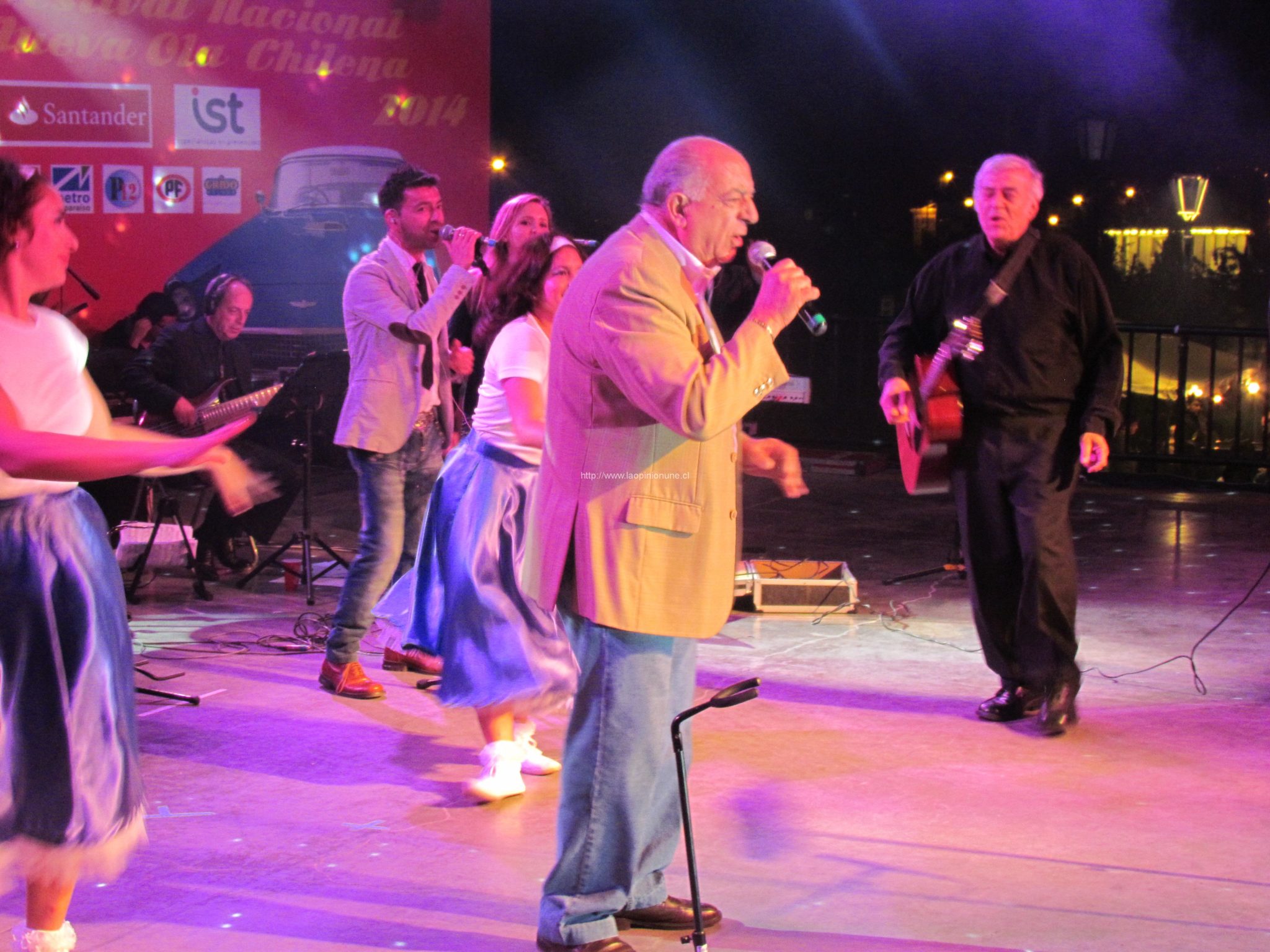 Patricio Molina, interpretando “Ayer la vi” es el ganador del IV Festival de la Nueva Ola