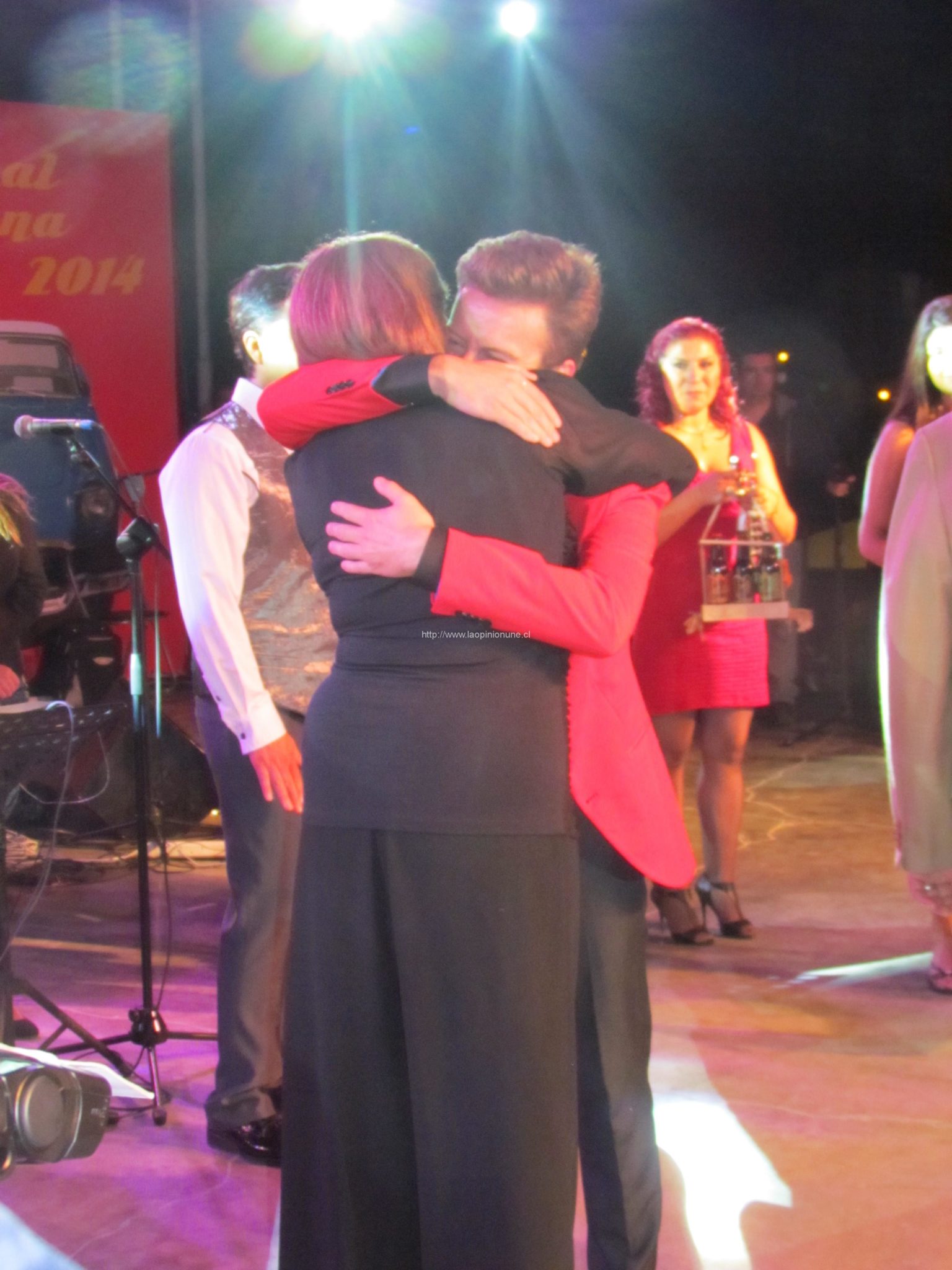 Patricio Molina, interpretando “Ayer la vi” es el ganador del IV Festival de la Nueva Ola