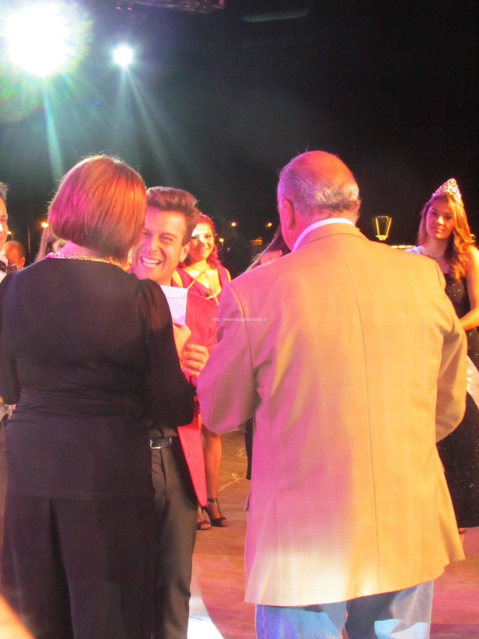 Patricio Molina, interpretando “Ayer la vi” es el ganador del IV Festival de la Nueva Ola