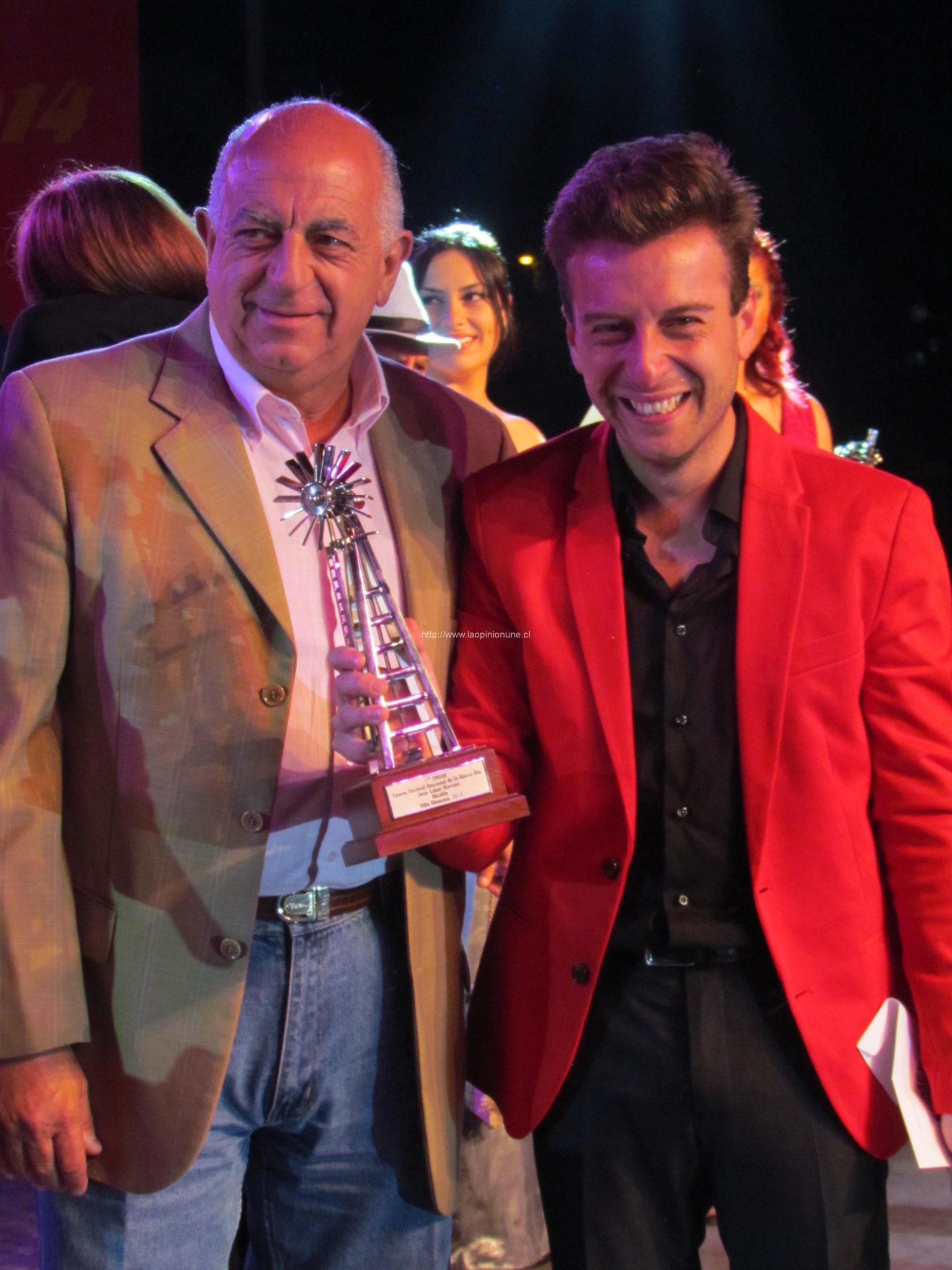 Patricio Molina, interpretando “Ayer la vi” es el ganador del IV Festival de la Nueva Ola