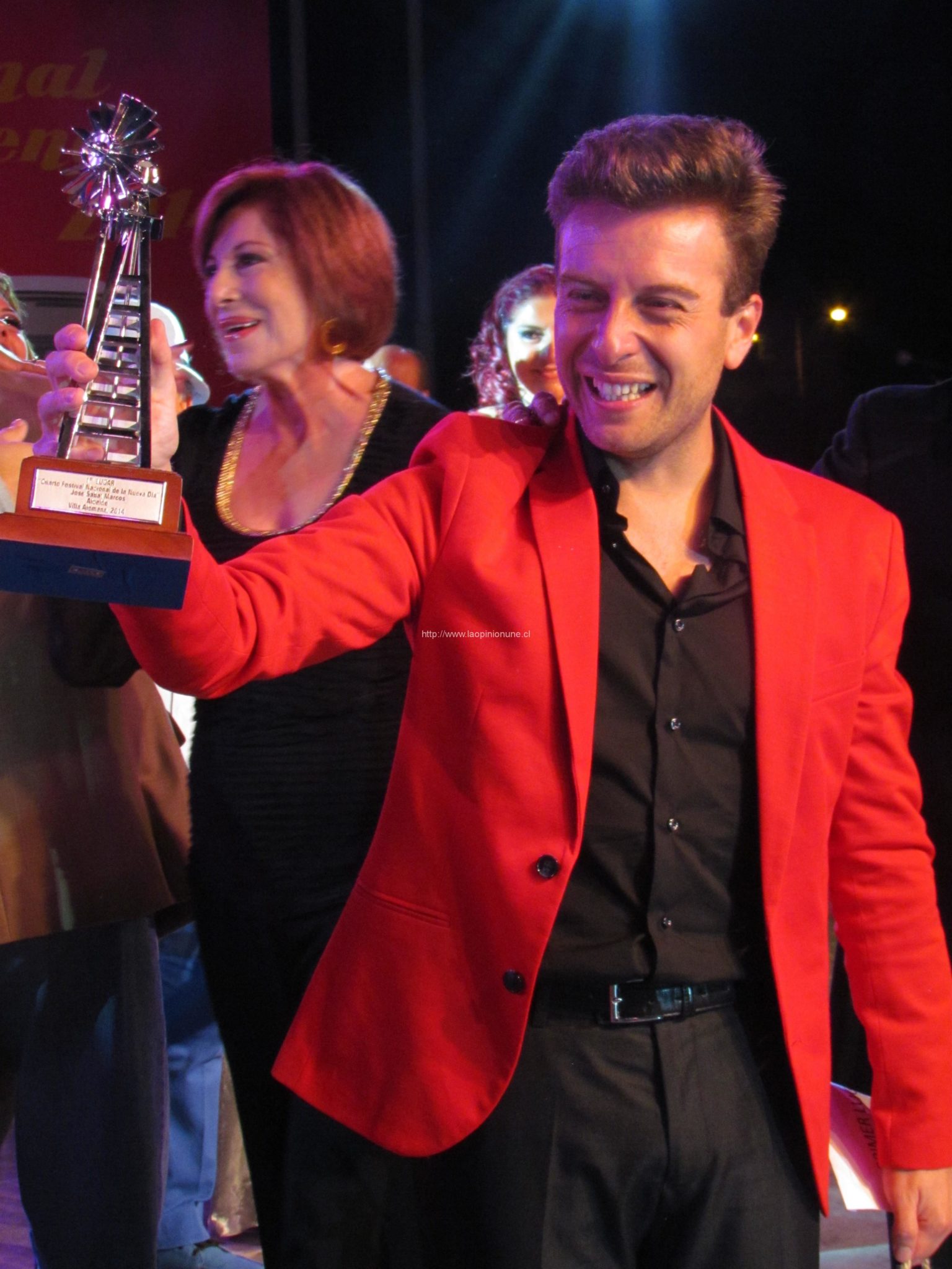 Patricio Molina, interpretando “Ayer la vi” es el ganador del IV Festival de la Nueva Ola