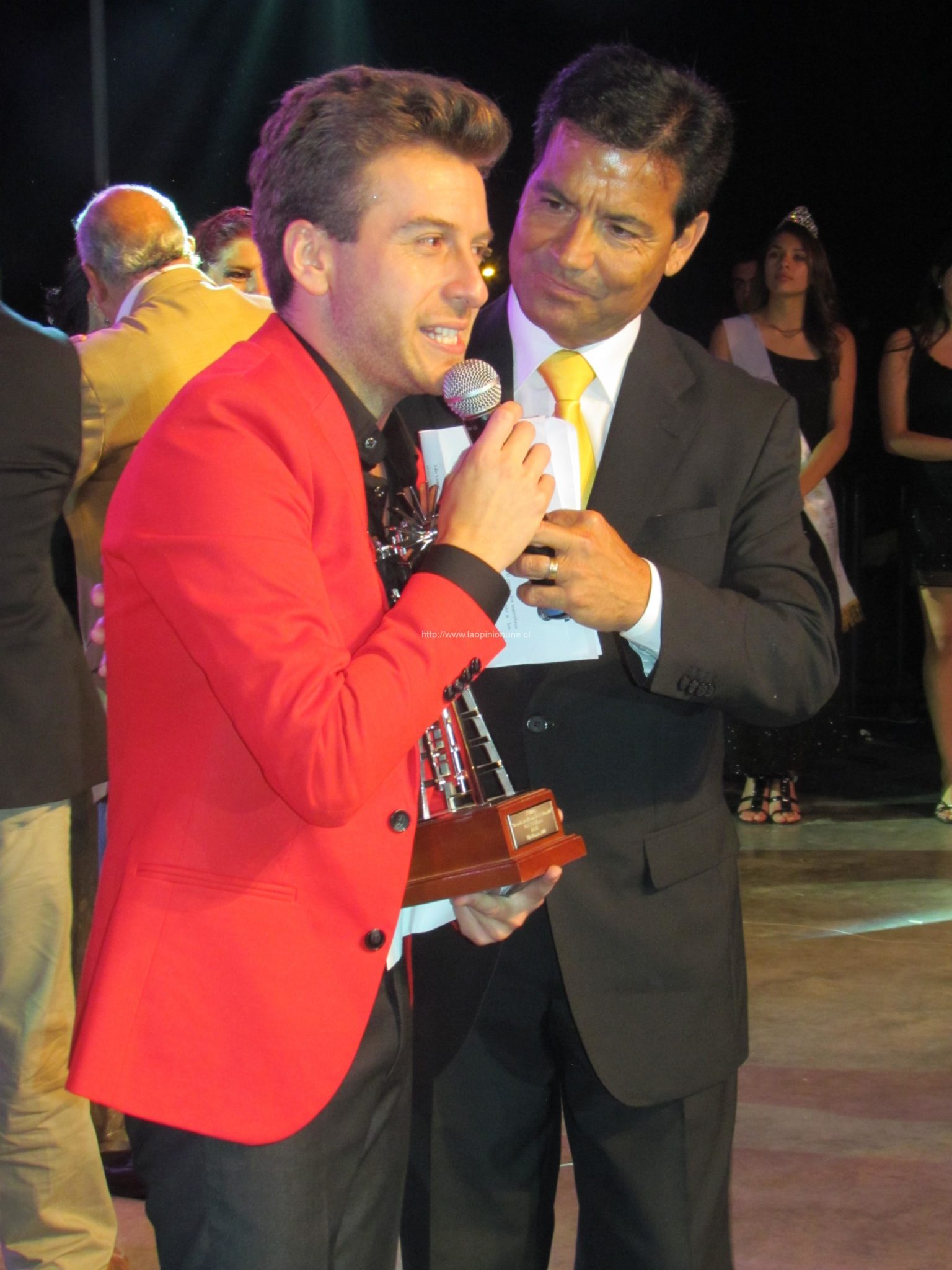 Patricio Molina, interpretando “Ayer la vi” es el ganador del IV Festival de la Nueva Ola