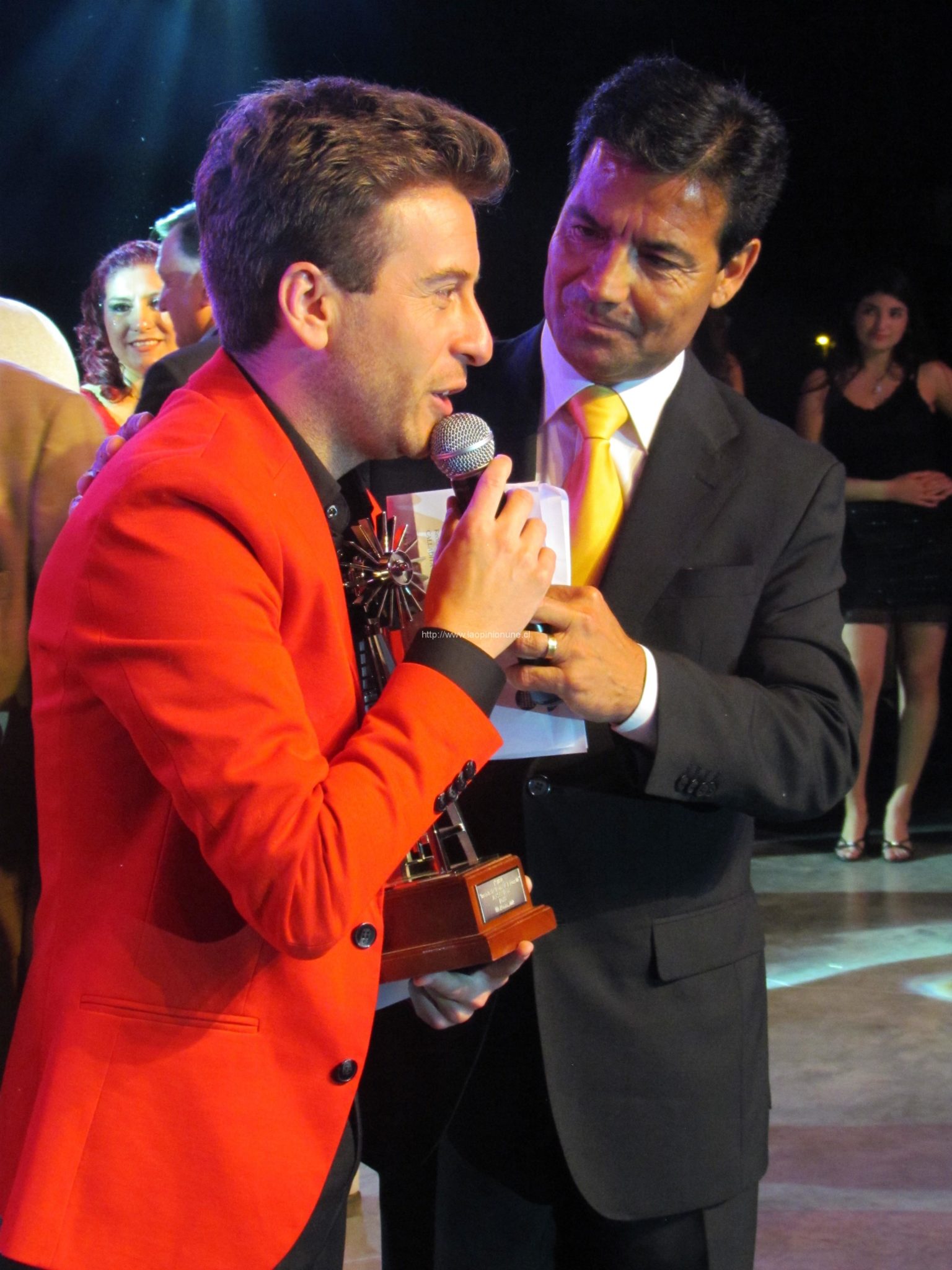 Patricio Molina, interpretando “Ayer la vi” es el ganador del IV Festival de la Nueva Ola