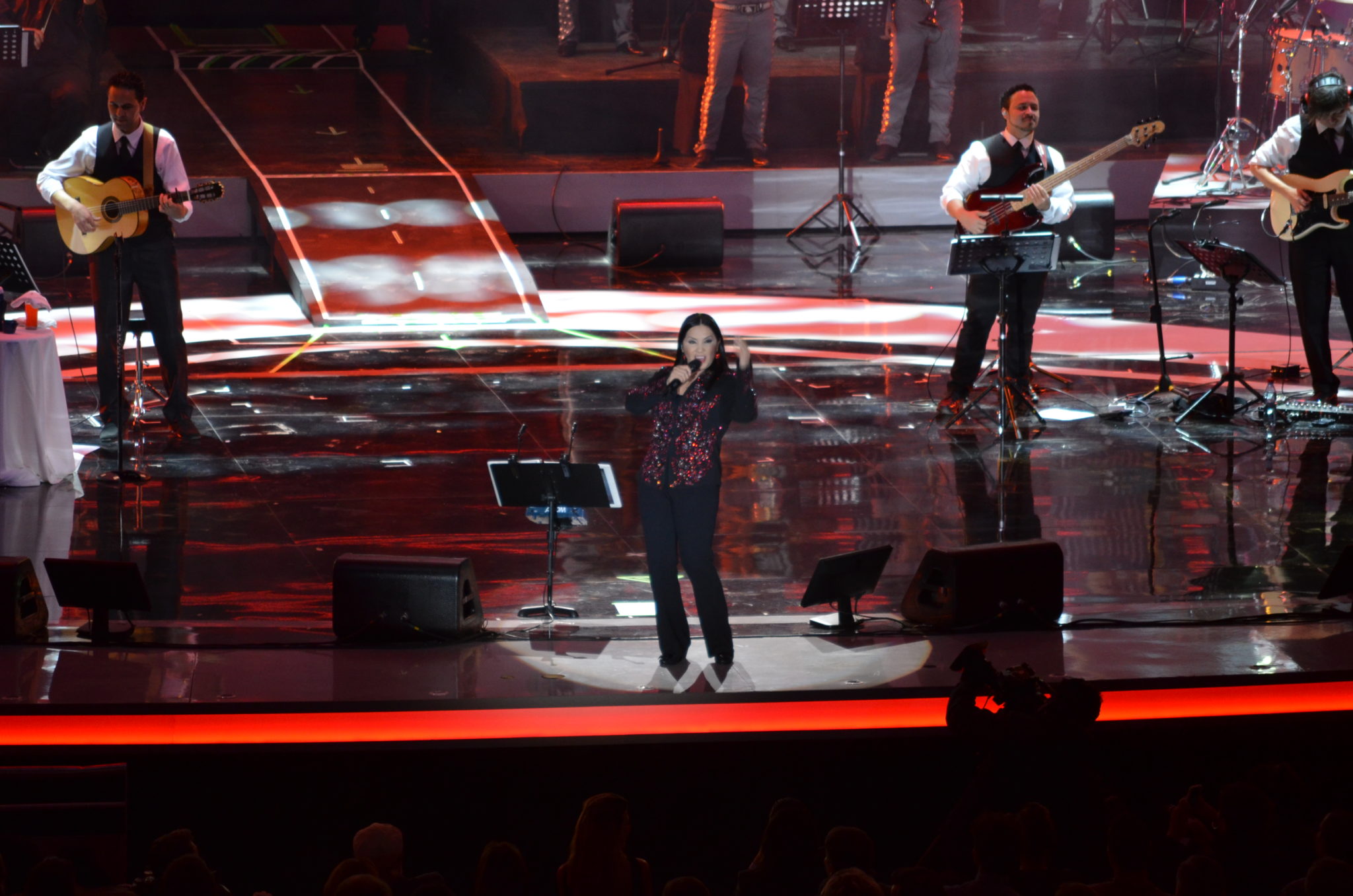 El monstruo al fin despertó en la tercera noche de Festival