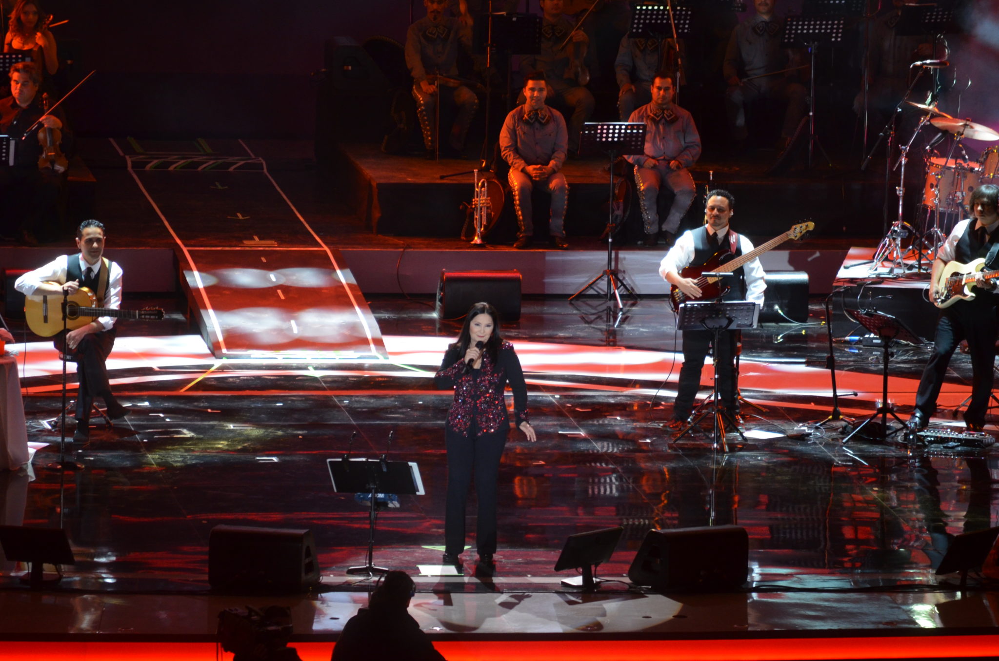 El monstruo al fin despertó en la tercera noche de Festival