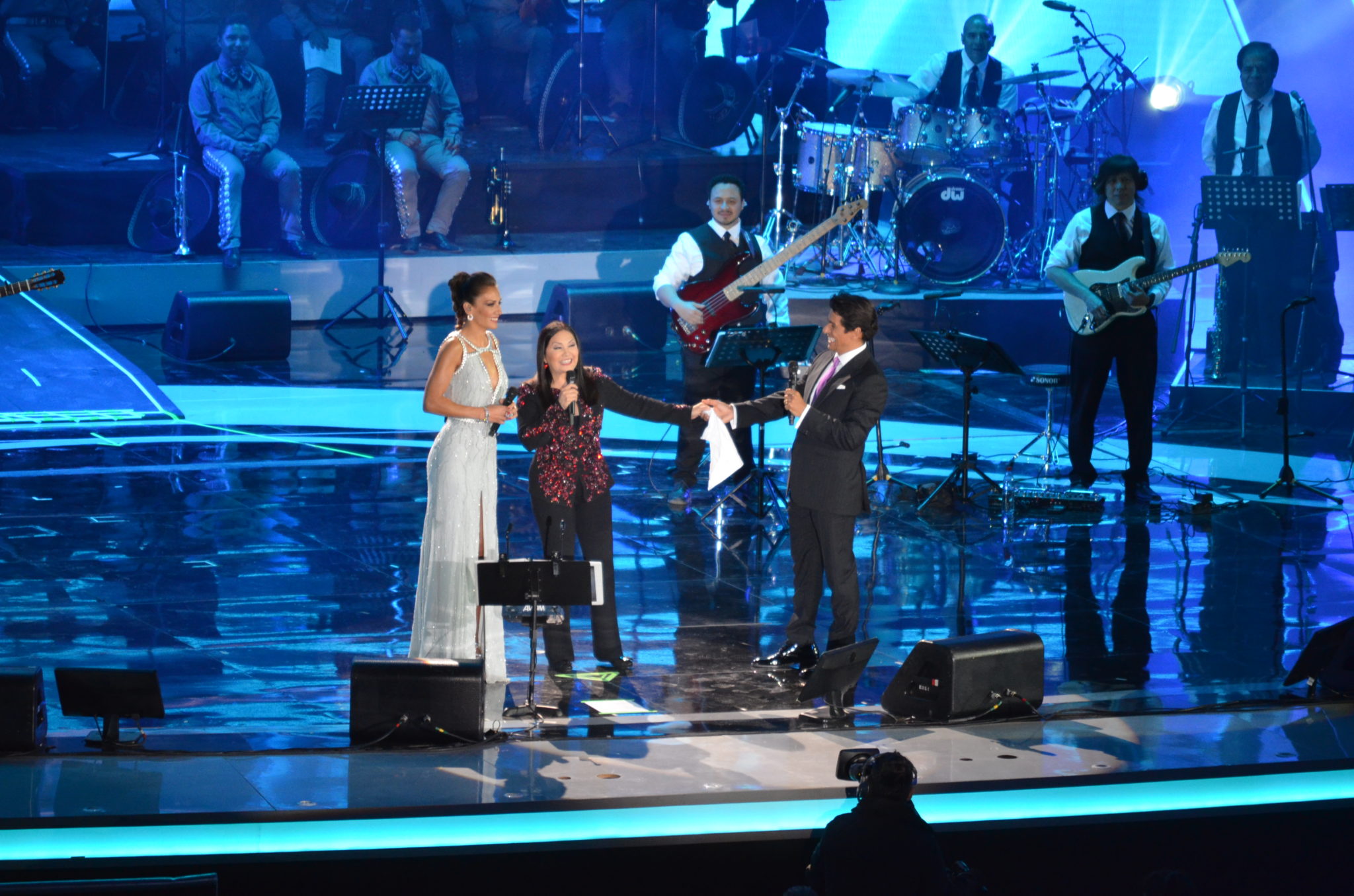 El monstruo al fin despertó en la tercera noche de Festival