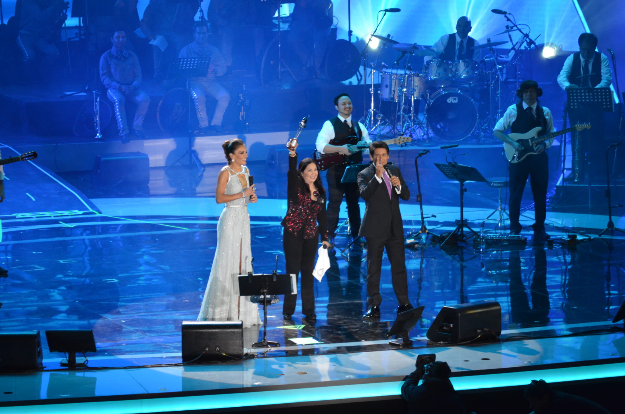 El monstruo al fin despertó en la tercera noche de Festival