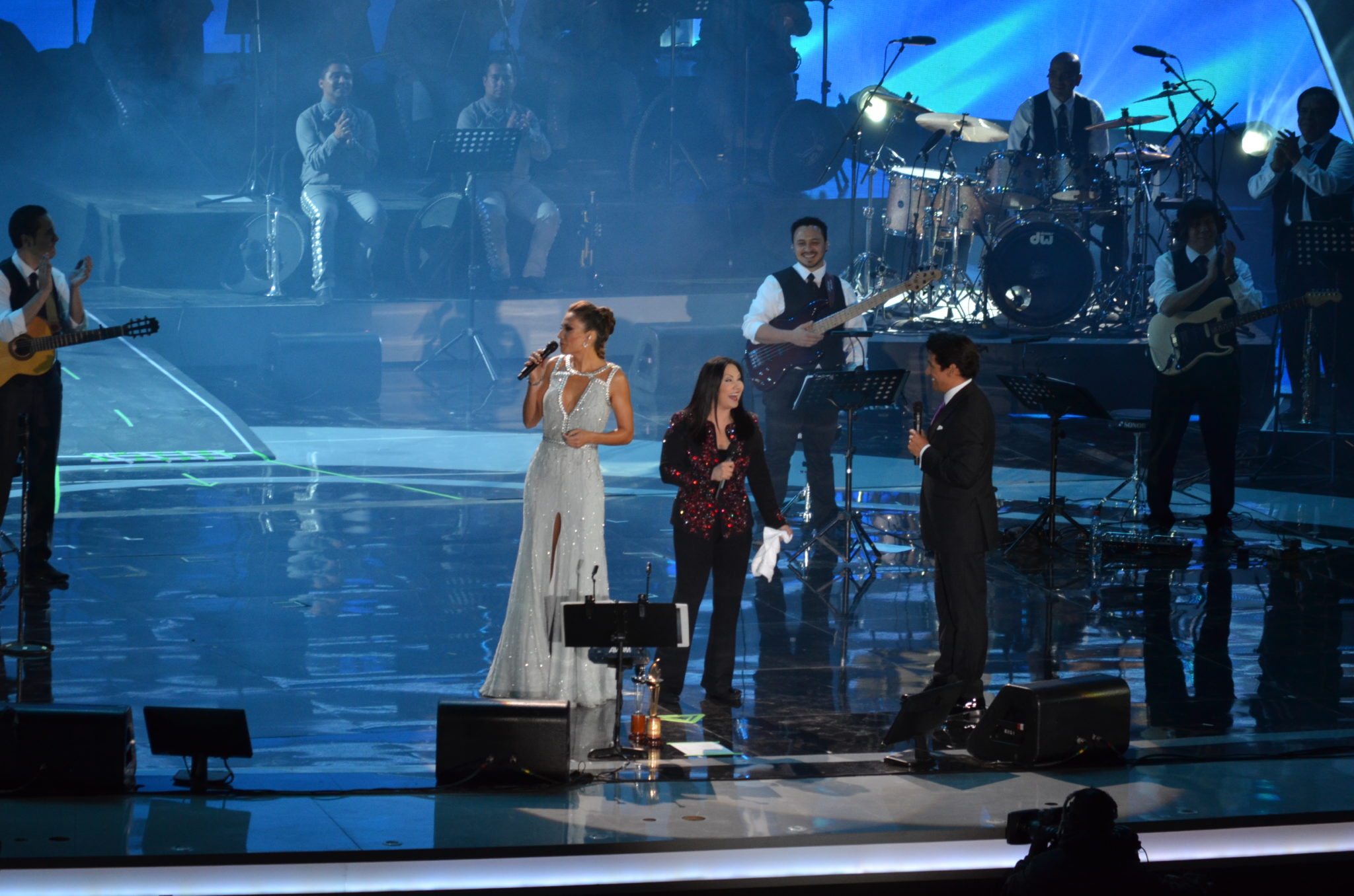 El monstruo al fin despertó en la tercera noche de Festival