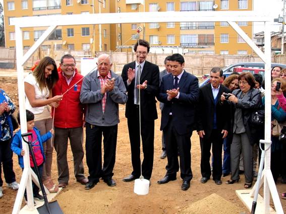 Autoridades colocan primera piedra de “Los Avellanos II” que beneficia a 60 familias