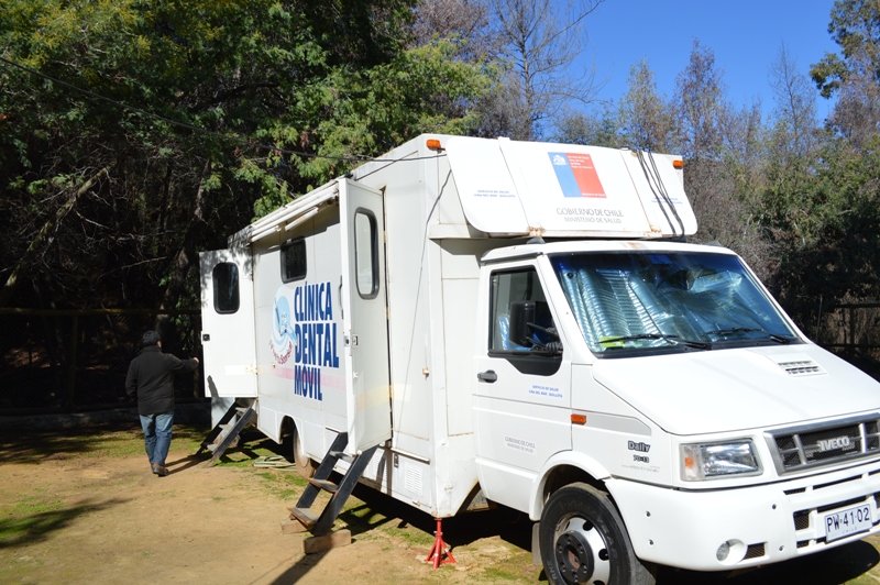 Más de 300 vecinos de Olmué fueron atendidos gratuitamente por Clínica Dental Móvil del SNS