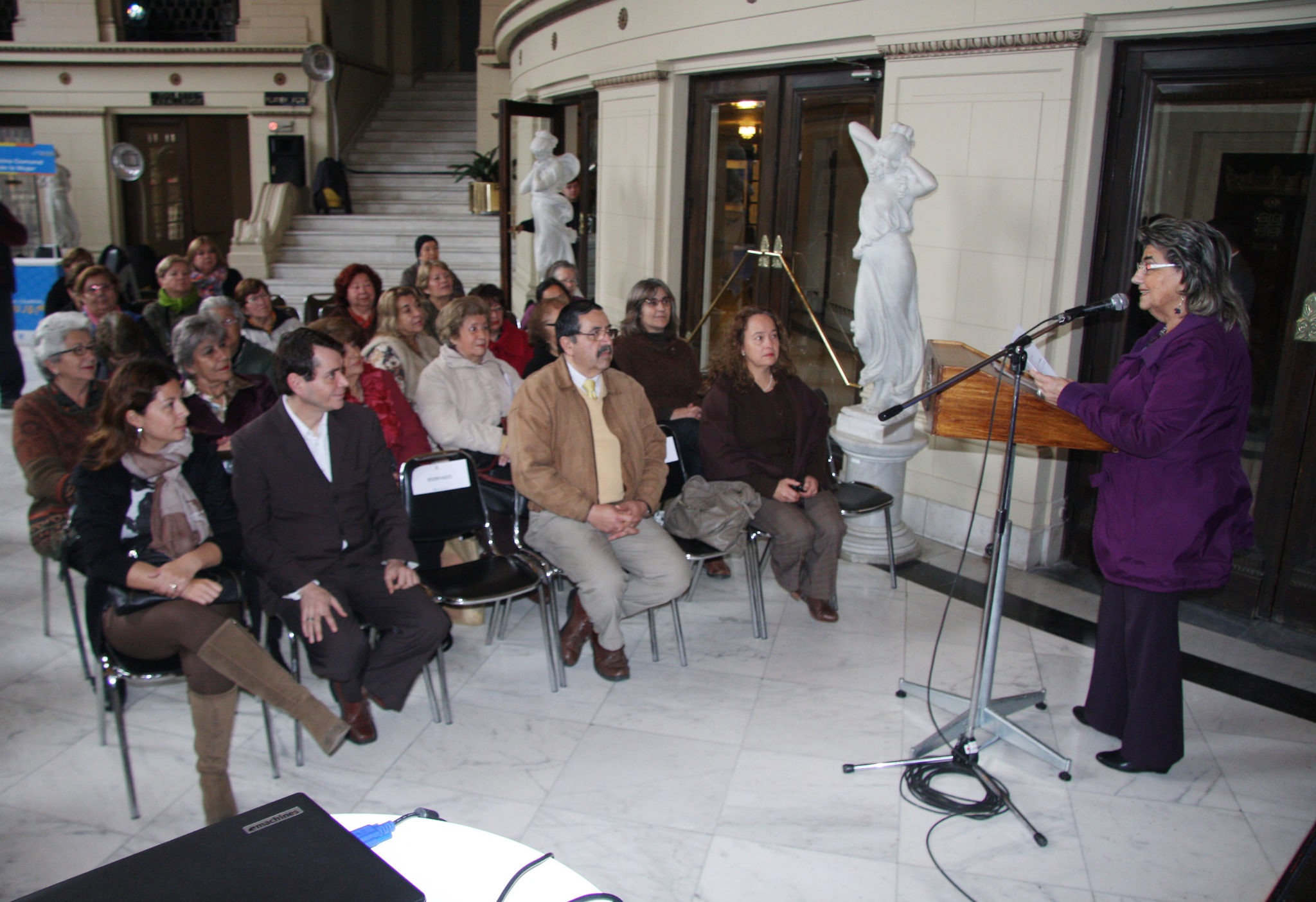 Municipio viñamarino reconocerá a las madres destacadas de la comuna