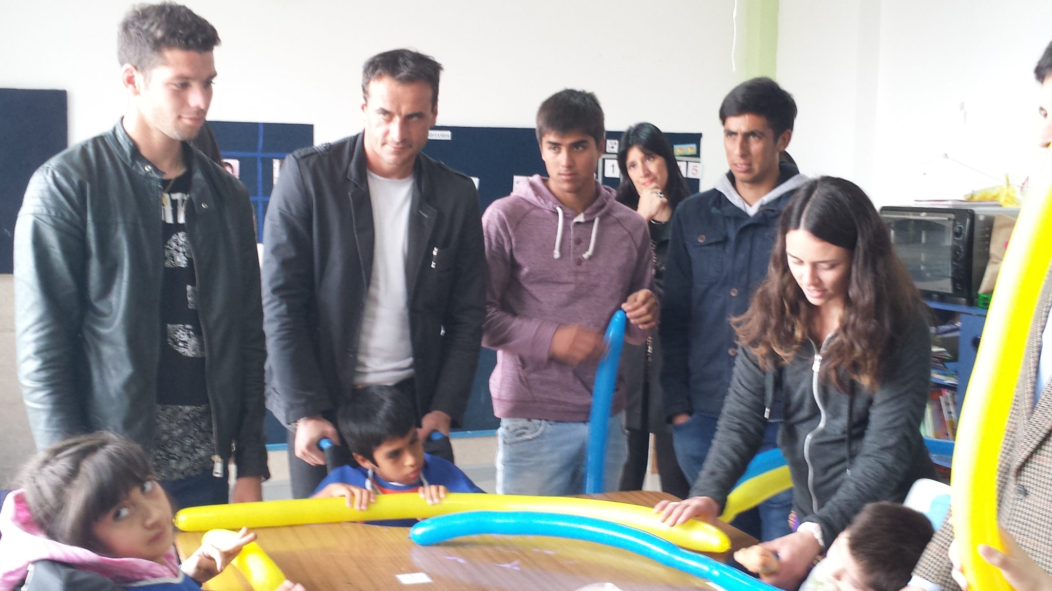 Jugadores de “Everton” realizaron visita a niños del Sanatorio Marítimo