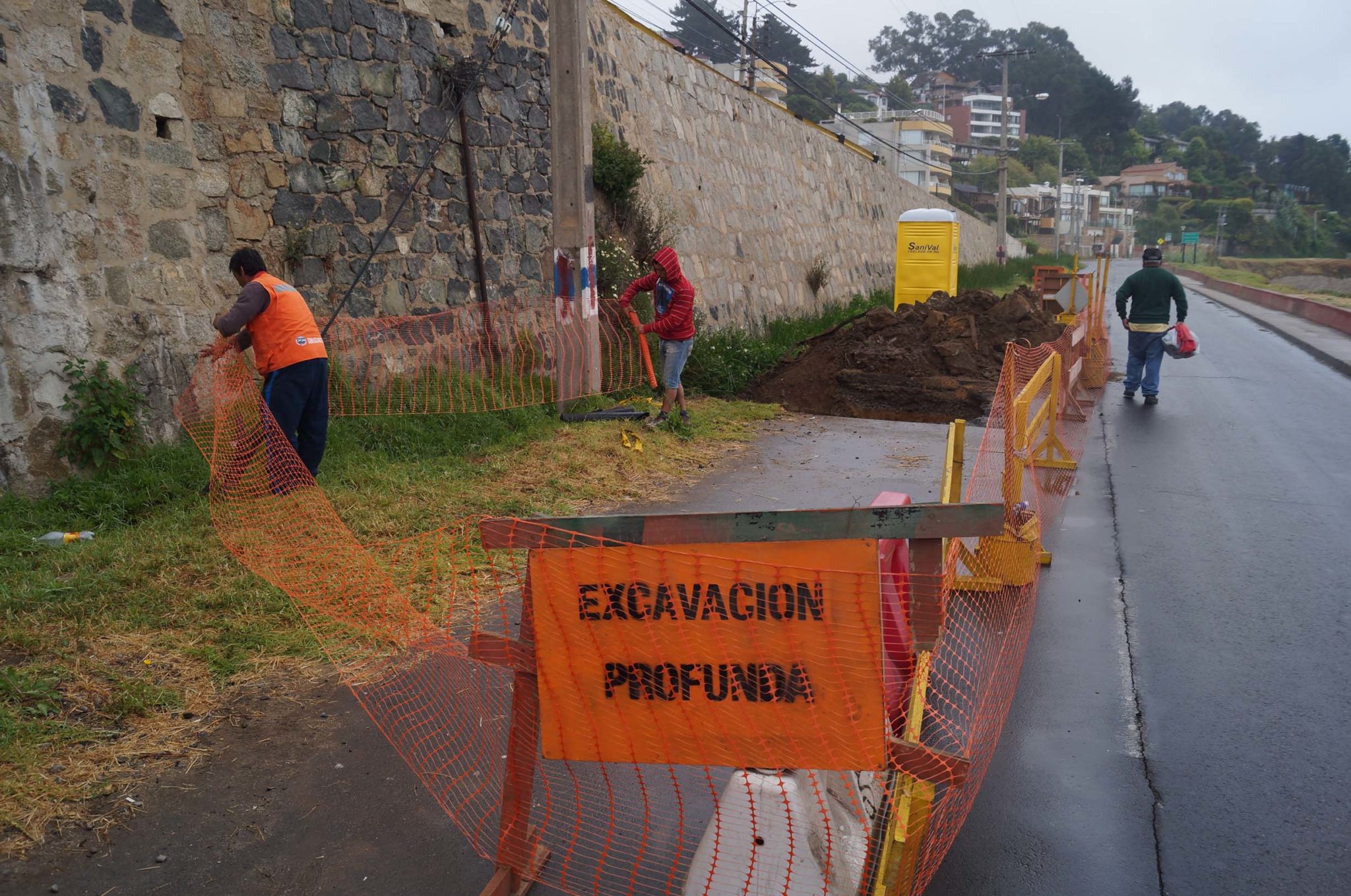 Comenzaron las obras de reparación de los socavones de Concón