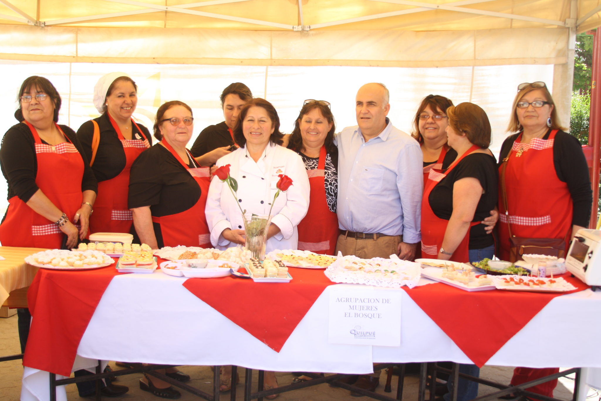 Quilpueínas realizaron muestra gastronómica en la plaza Eugenio Rengifo
