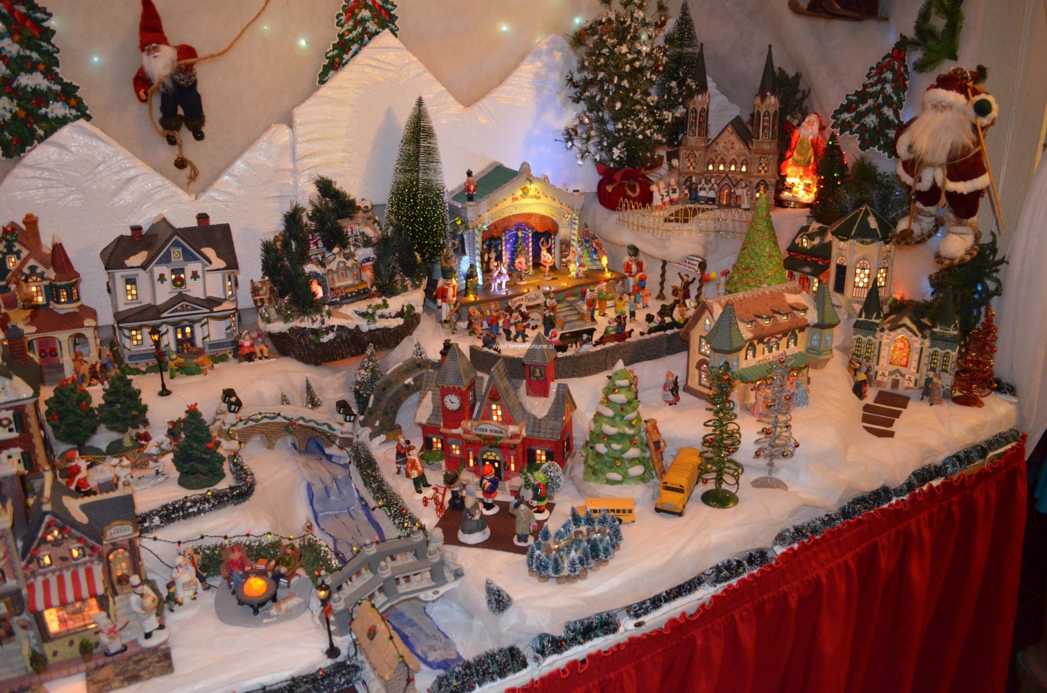 Hermosas casas adornan la Navidad en Villa Alemana