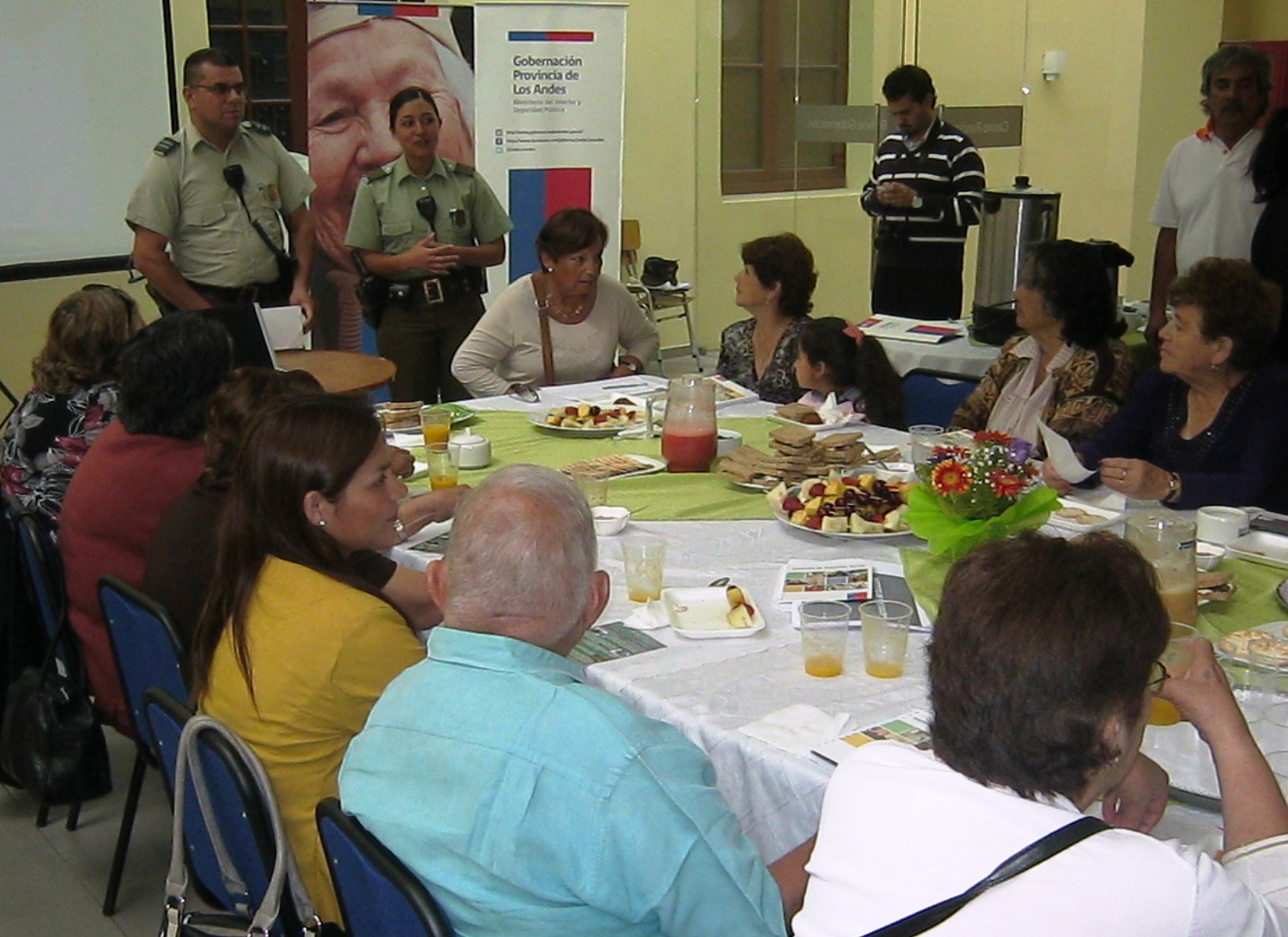 Autoridades lanzan campaña de seguridad para adultos mayores en Los Andes